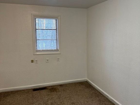 4th image of 3042 Vfw St APT A
