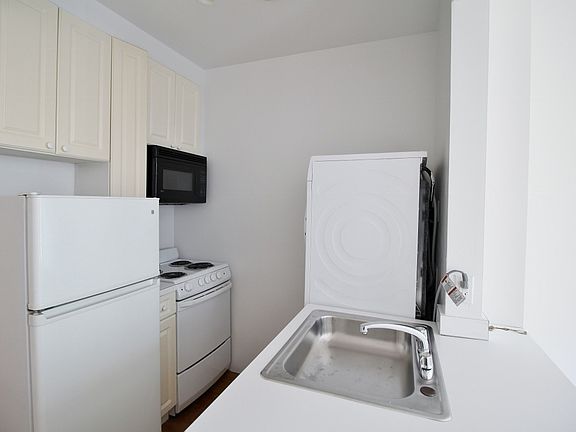 3rd image of 347 E 82nd St APT 101