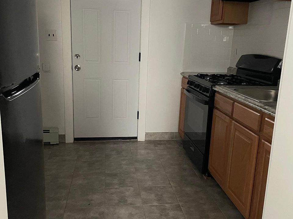 1st image of 752 Edison Ave #1