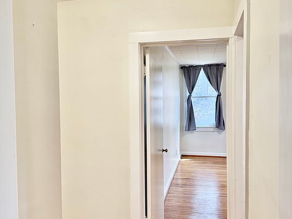 4th image of 4 Hillside Ave #1