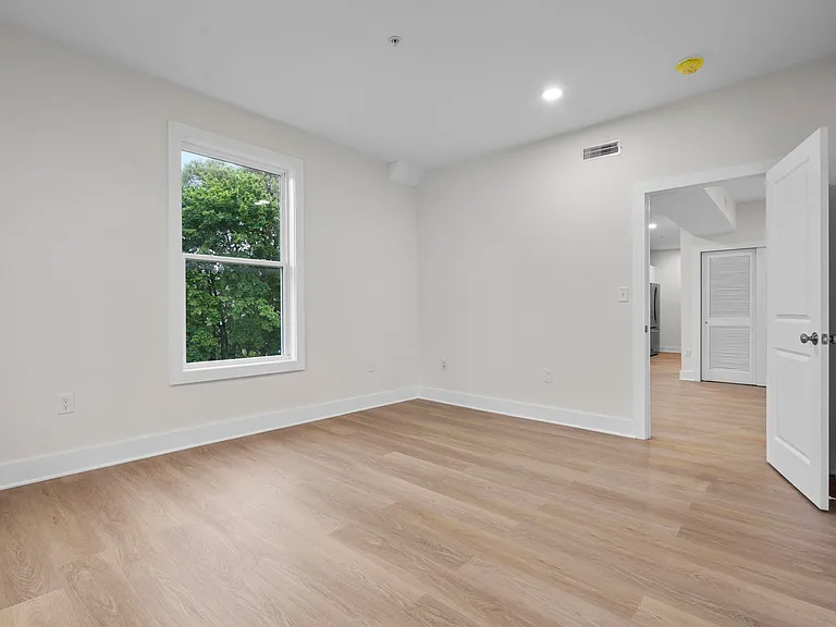 1546 Chapel St #5 — Photo 10