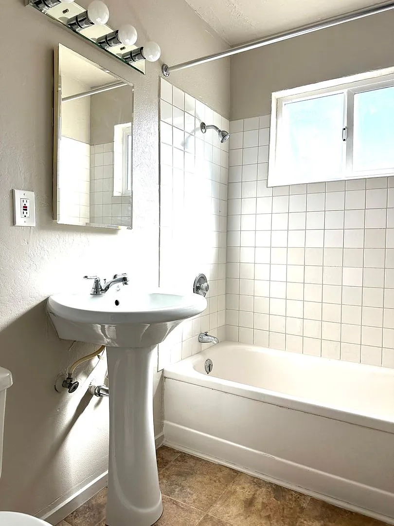 212 D Street — Photo 3