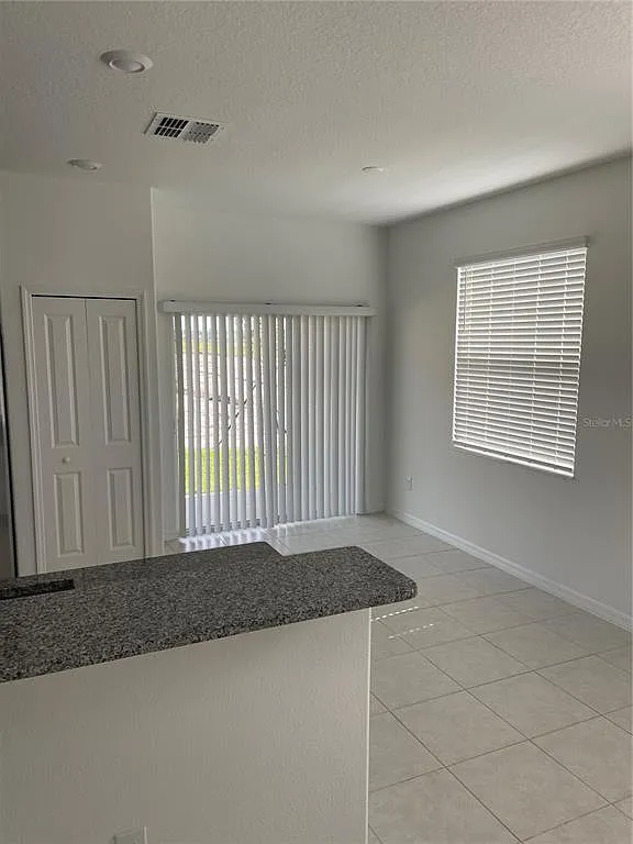 2 bed, 2.5 bath, 1541 sqft, $2,100 — Photo 2