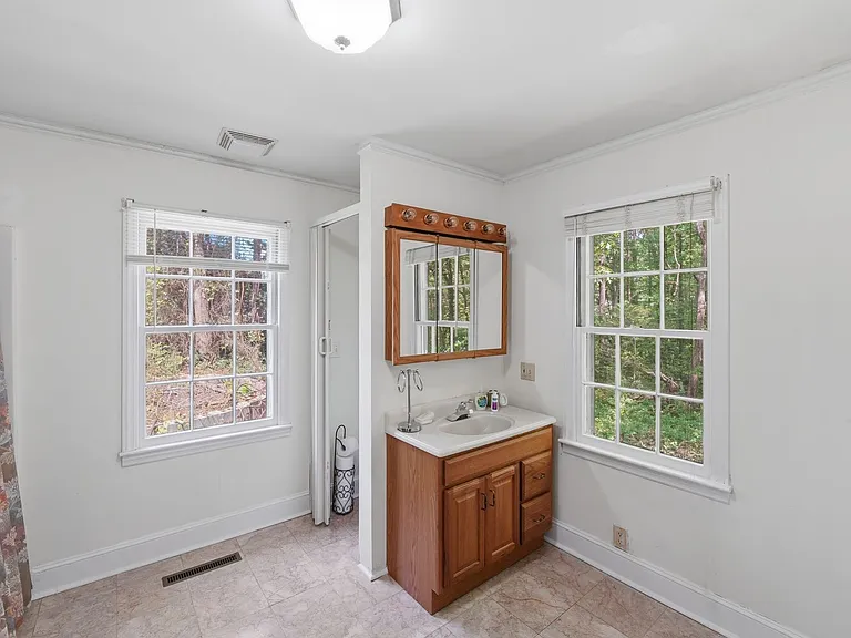 3120 Baucom Rd — Photo 23