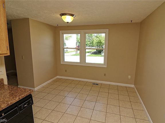 3rd image of 7484 Essex Dr