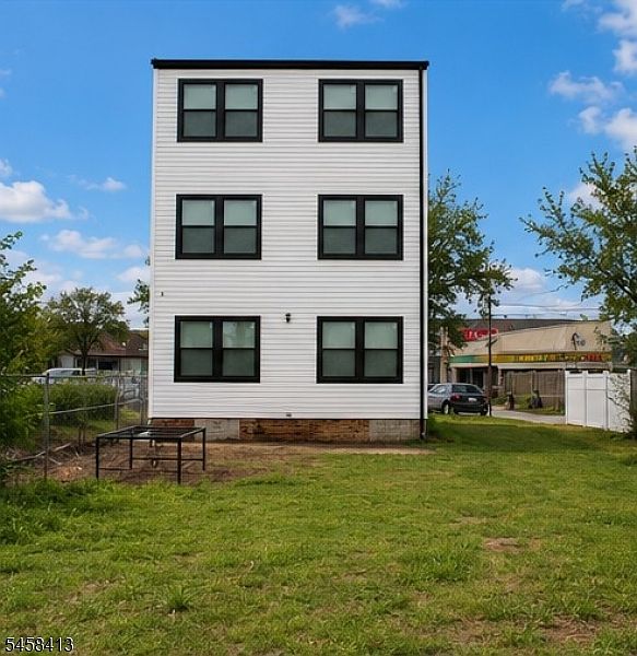 1st image of 10 Bruen Ave