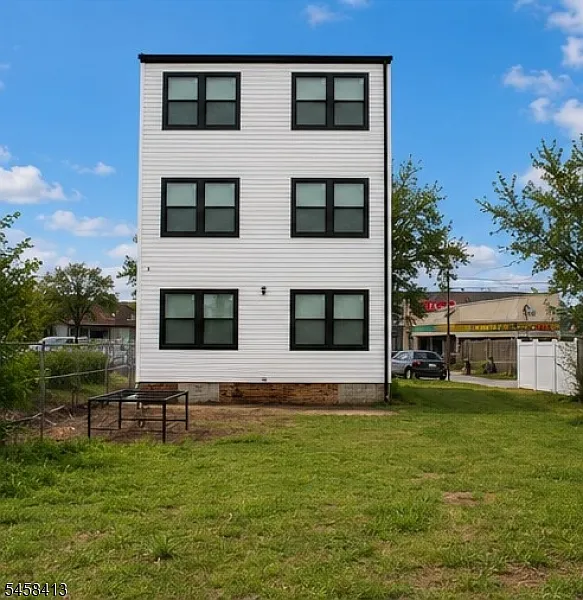 10 Bruen Ave