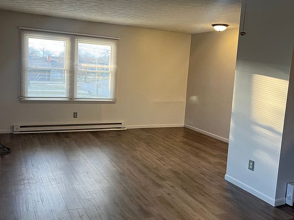 3rd image of 237 Orchard Pl