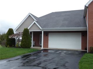 15 Manor Dr, Grove City, PA