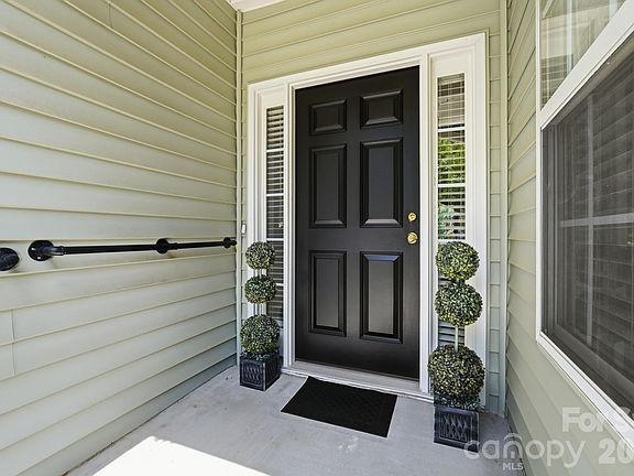 3rd image of 676 Continental Dr