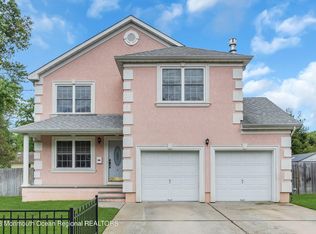 4 Woodlawn Ave, Port Monmouth, NJ 07758