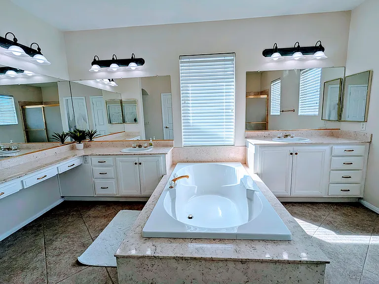 11025 Edina Ct — Photo 26