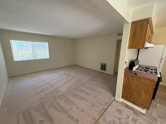 2nd image of 266 S Oak Knoll Ave APT 4