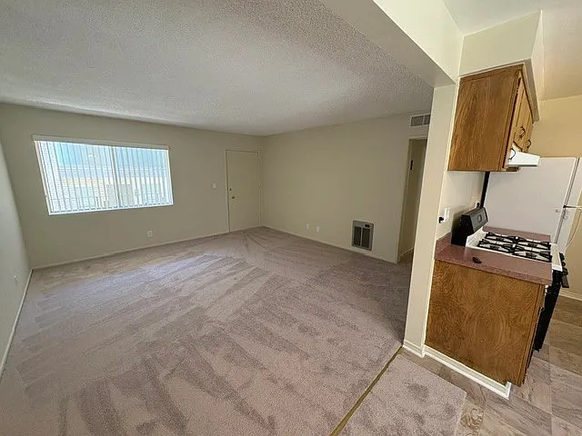 266 S Oak Knoll Ave #4 — Photo 3