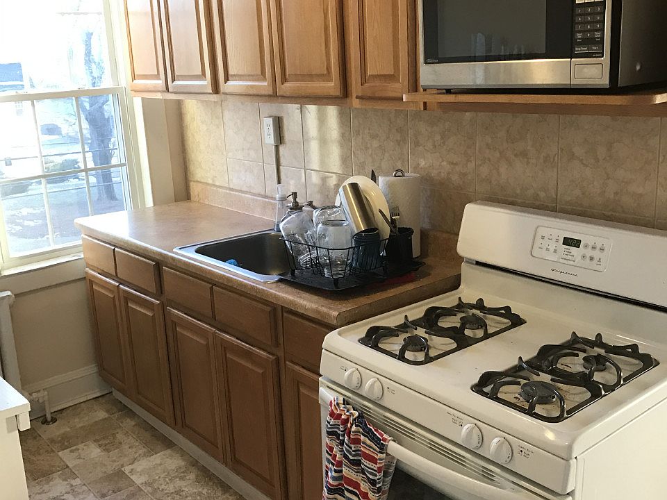 2nd image of 804 Farmington Ave #196002