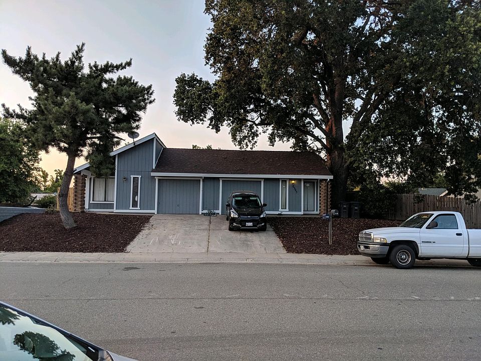 Front of duplex very nice