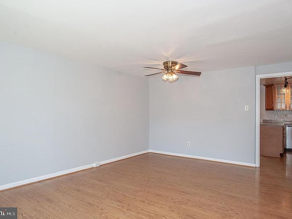 3rd image of 7406 Parkleigh Way