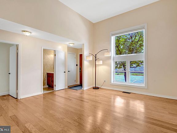 4th image of 8501 Buckeye Ct