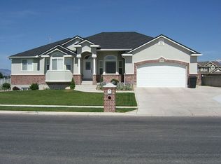 1363 Doral Dr, Syracuse, UT 84075