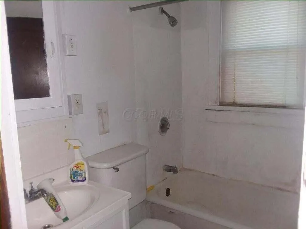 2 bed, 1.0 bath, 900 sqft, $1,200 — Photo 4
