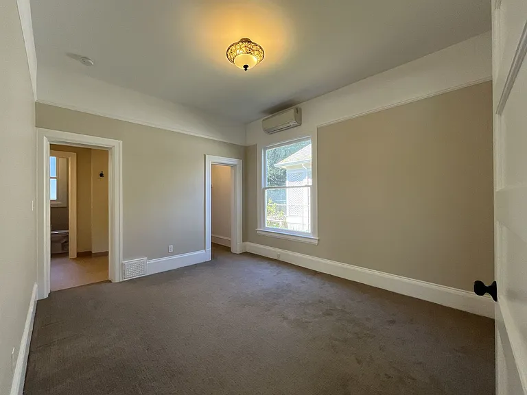 2850 NE Davis St — Photo 23