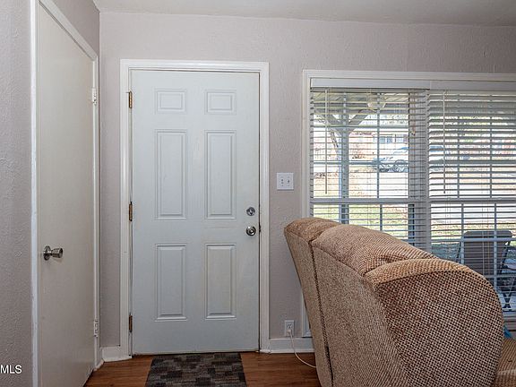 3rd image of 1410 Belleville Ave