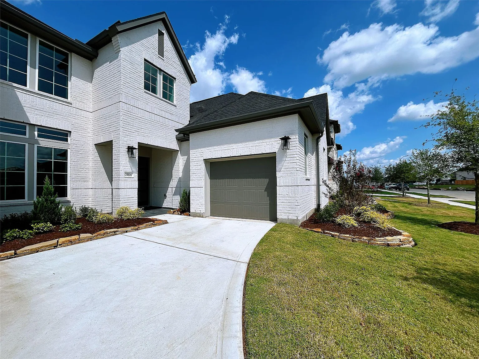 5 bed, 4.5 bath, 4418 sqft, $5,000 — Photo 4