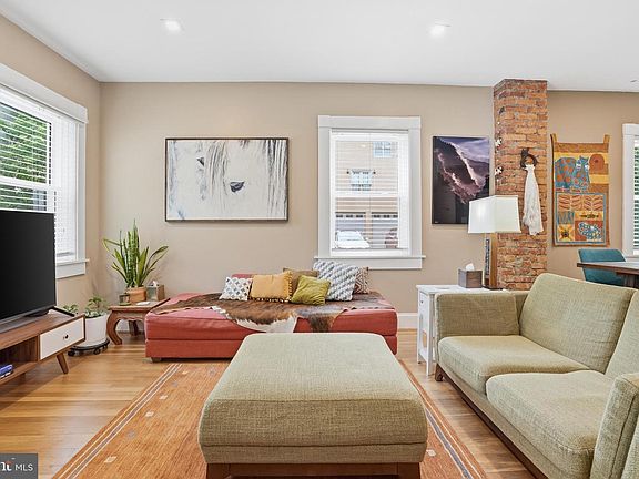 5th image of 3013 7th St NE