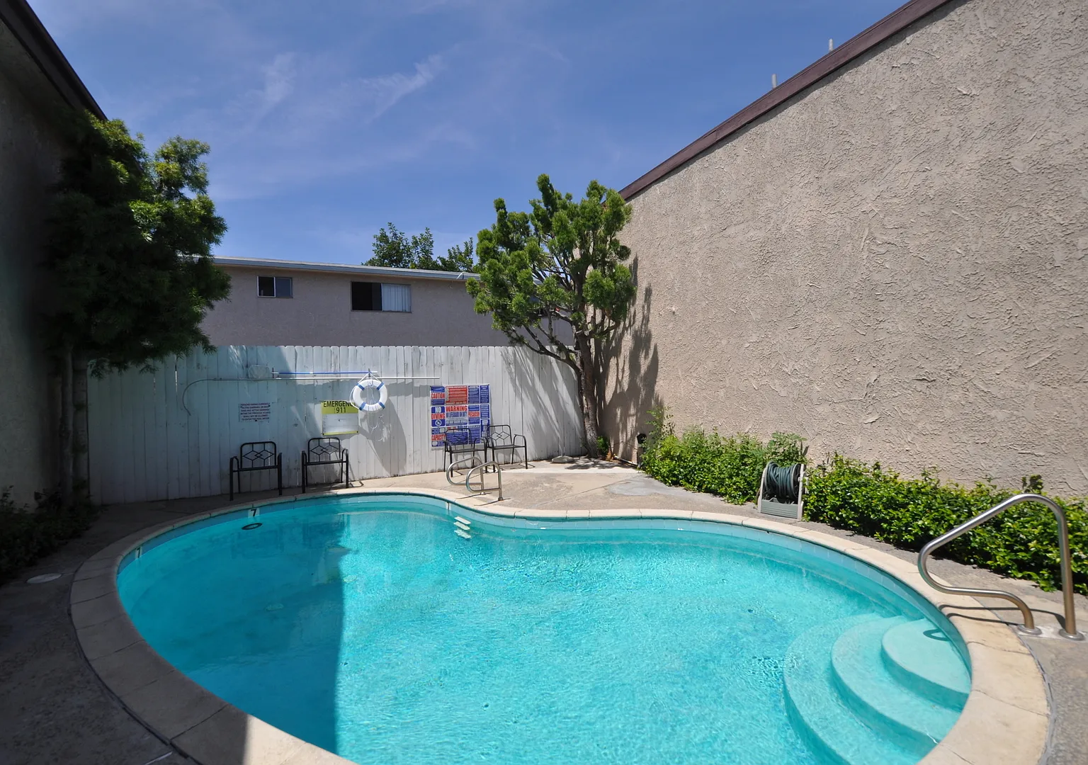 6115 Whitsett Ave — Photo 2