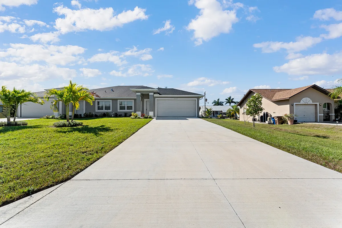 Large driveway - 5023 24th St SW #2