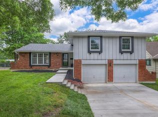 10528 Oak St, Kansas City, MO 64114