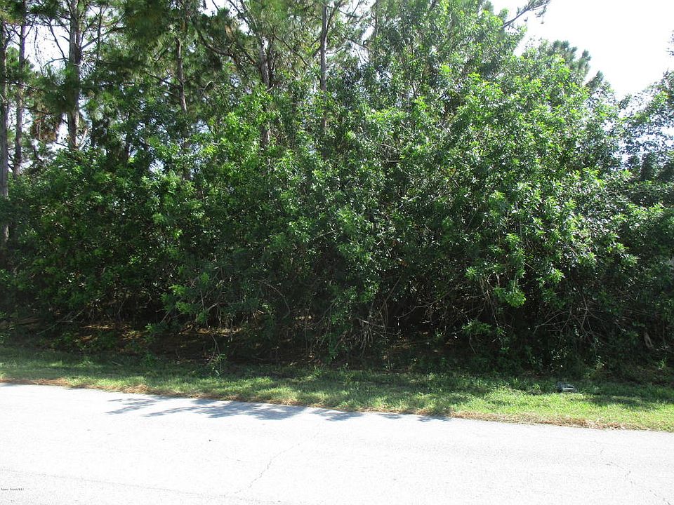 1st image of 884 Walden Blvd SE