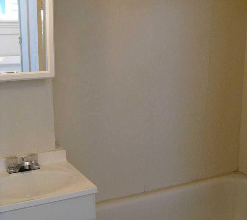 2nd image of 912 N 10th St APT 1