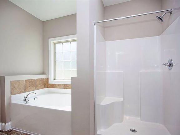 4th image of 1502 John Lee Ln