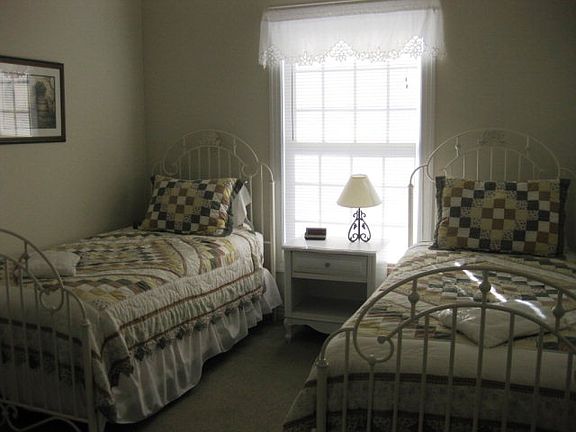 5th image of 414-17A Albemarle Blvd