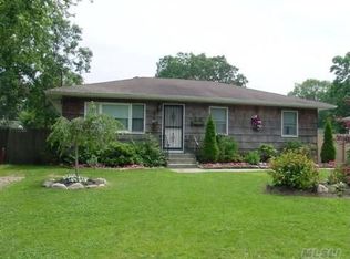64 Probst Dr, Shirley, NY 11967