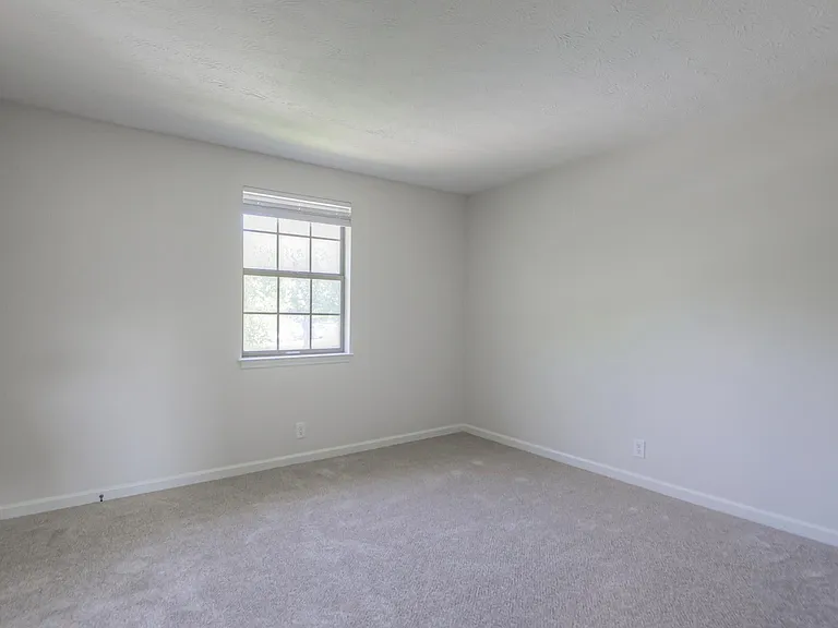 Brentwood Square Condominiums — Photo 14