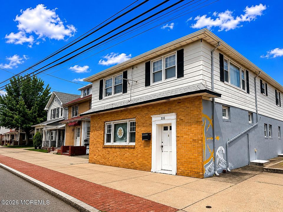 1st image of 335 Maple Place