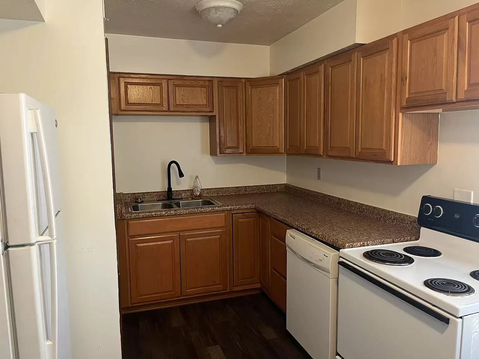 2 bed, 870 sqft, $1,250 — Photo 3