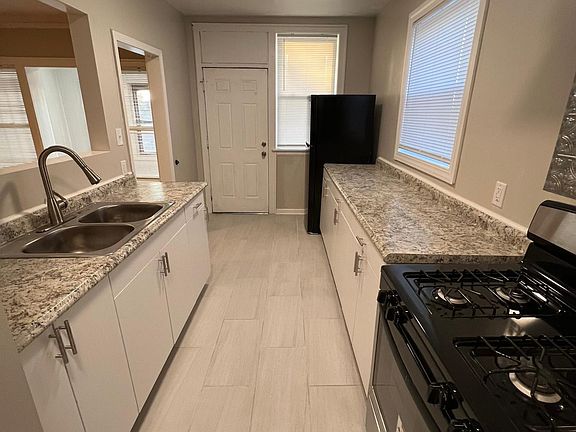 5th image of 9136 S Bishop St Floor 2