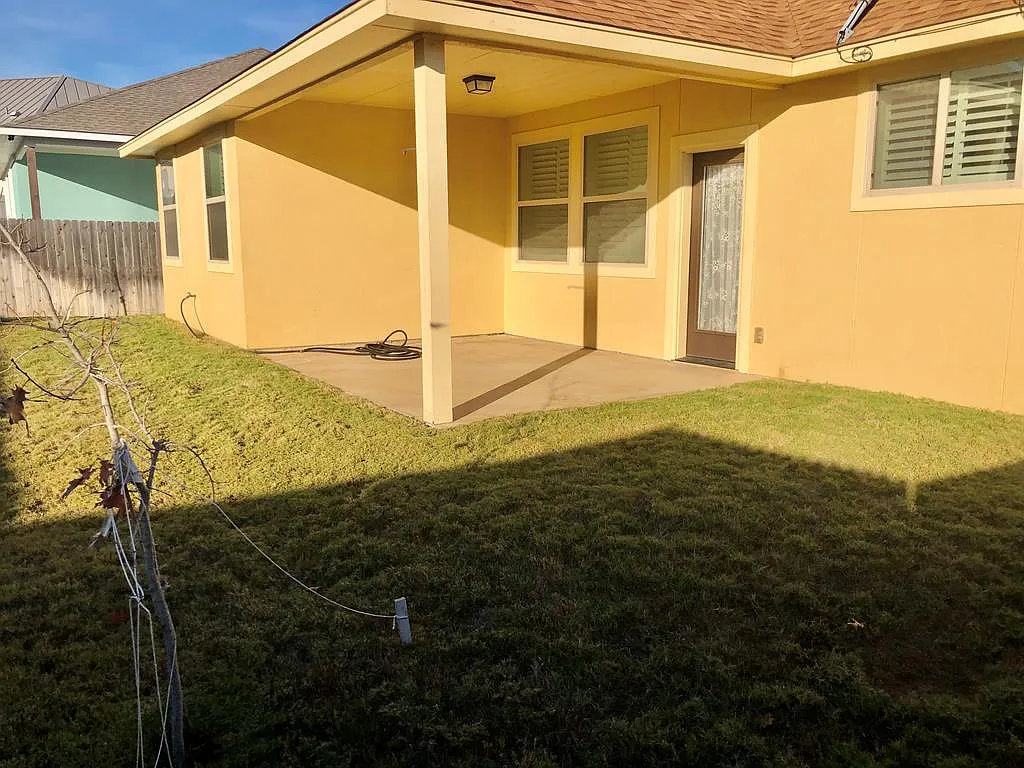 3 bed, 2.0 bath, 1555 sqft, $2,350 — Photo 3