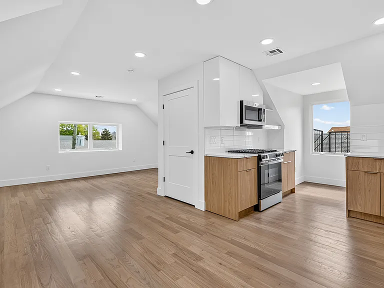 46 Hudson Ave #C — Photo 5