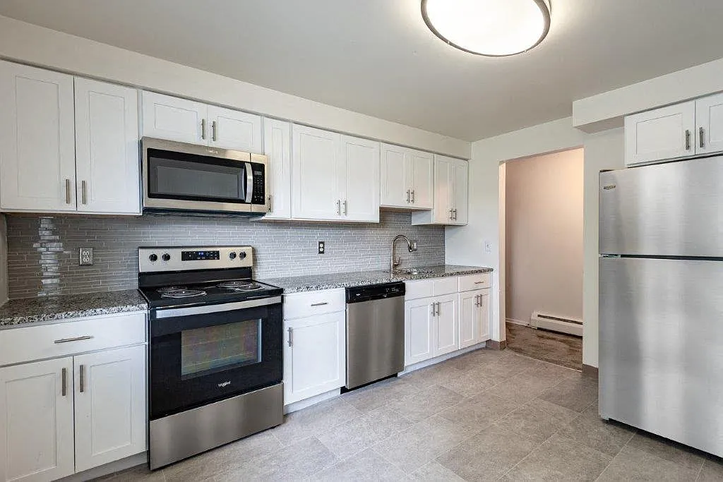 Glenbrook Manor Apartment Homes — Photo 2