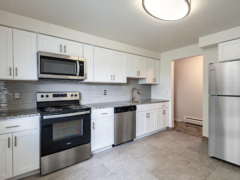 Glenbrook Manor Apartment Homes — Photo 2