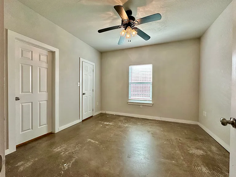 218 Gurley Ln — Photo 12