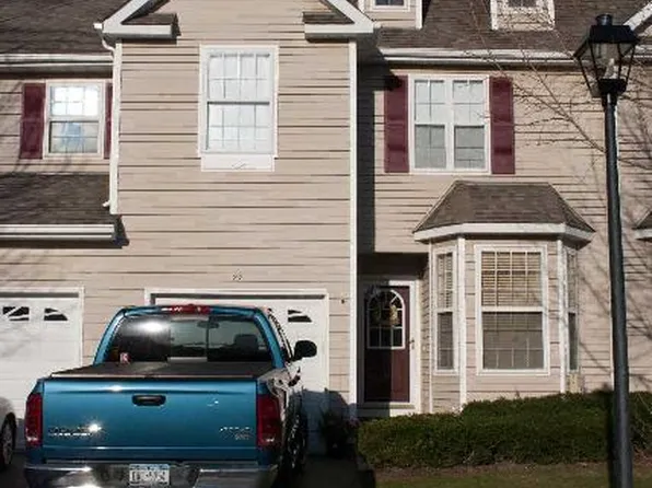 27 Snowdance Ln, Nesconset, NY 11767