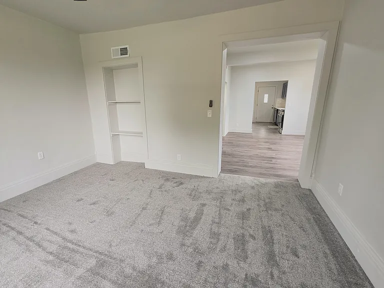 2340 S Anthony Blvd — Photo 7