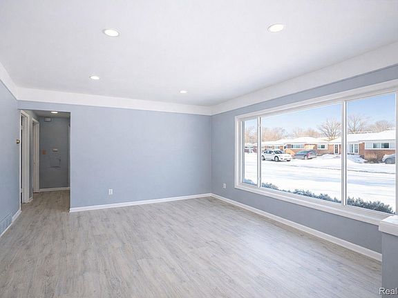 4th image of 24245 Prairie Ln