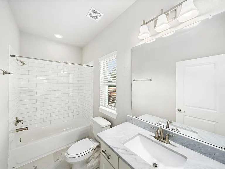 420 W 28th St #D — Photo 26
