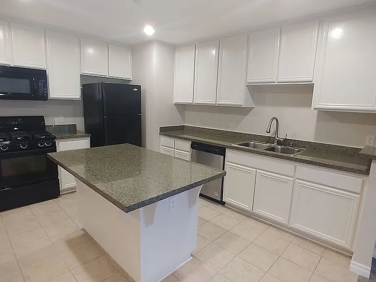Almeria Townhomes — Photo 30